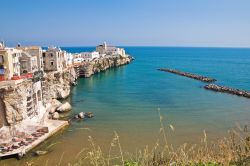 Il mare di Vieste, sulla parte nord-orientale ...