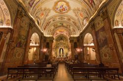 Interno della Basilica de la Macarena a Siviglia  - © Renata Sedmakova / Shutterstock.com