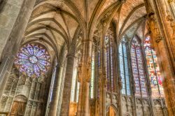 Interno della Cattedrale di San Nazario e Celso a Carcassonne in Francia. Si nota la sua magnifica architettura gotica - © Anibal Trejo / Shutterstock.com