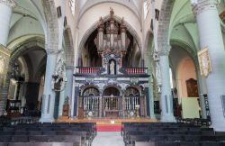 Interno della chiesa Jacobskerk, Bruges - Dell'originaria chiesa di San Giacomo edificata nel 1240 rimane soltanto la navata sinistra mentre navata centrale e lato settentrionale dell'edificio ...