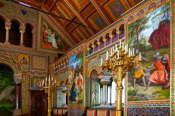 Interno del castello di Hohenschwangau: gli affreschi del secondo castello più importante di Schwangau, cittadina dell'Algovia orientale, Baviera del sud, Germania - © Igor Plotnikov ...