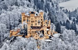 Inverno a Hohenschwangau: castello in Baviera. Fortezza medievale già nominata nel XII° secolo, è stato poi trasformato in un palazzo signorile diventando unod ei luoghi più ...