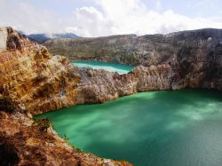 Kelimutu, gli straordinari laghi vulcanici di Flores, in Indonesia - © almondd / Shutterstock.com