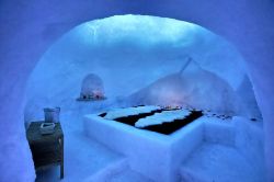 Kuhtai Iglu Village,Tirolo, Austria. A Kuhtai, la più alta località di sport invernali dell'Austria, si trova un villaggio di igloo che apre le porte a chi desidera vivere ...