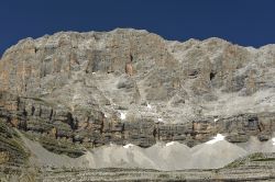 La Pietra Grande vista dal Passo di Grostè, la famosa zona sciistica del comprensorio  di Madonna di Campiglio - © m.bonotto / Shutterstock.com