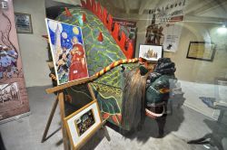 La Tarasca che sfila durante la festa di Tarascon in Provenza: è esposta in Rue des Halles 15, nel cosiddetto "antre de la Tarasque", ma in occasione di Santa Marta percorre ...