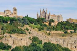 La citta vecchia di Urbs Vetus dei romani domina la valle del Tevere, dalla cima di uno sperone di roccia tufica - © LianeM / shutterstock.com