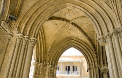 La ex Cattedrale di Santa Sofia, con un classico stile gotico, che venne poi trasformata nella Moschea Selimiye dagli ottomani, nel lontano 1570. Si trova  a Nicosia nord, la capitale di ...