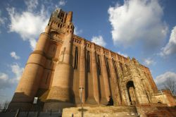 La maestosa Cattedrale di Albi (Cathédrale de Sainte-Cécile), che ricorda una fortezza.