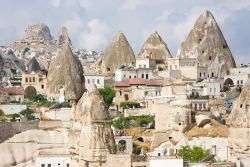 La città di Goreme in Cappadocia, con ...