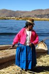 Lago Titicaca Bolivia una donna - Foto di Giulio Badini i Viaggi di Maurizio Levi 