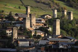 Le torri medievali di Mestia, la più bella Skyline della regione dello Svaneti in Georgia