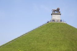 Il Leone di Waterloo celebra la vittoria inglese contro Napoleone, avvenuta due secoli fa nel 1815 - © Sergey Dzyuba / Shutterstock.com