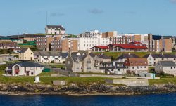 Lerwick è la città più grande ...