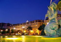 Lisbona, Portogallo: la centralissima Praça de D. Pedro IV, meglio nota come Rossio - Foto di Giulio Badini