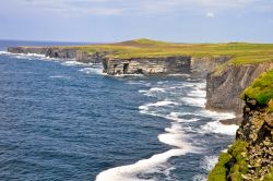 Loop Head, sulla costa rocciosa di Ennis in Irlanda
