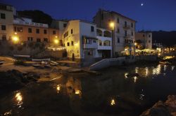 Marciana Marina, l'angolo del cotone: ci troviamo nel porto della piccola località sull'isola d'Elba - © Agenzia per il Turismo dell'Arcipelago Toscano ...