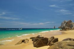 Il mare cristallino di Cabo San Lucas in Messico, Baja California - © gyuchan / Shutterstock.com