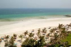 il mare tropicale di Ajman, negli Emirati Arabi Uniti. Siamo nel Golfo Persico a pochi chilometri ad est di Dubai - © slava296 / Shutterstock.com