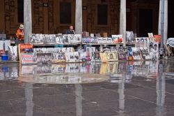 Il famoso Mercatino delle Pulci a Lille, nel nord est della Francia. L'evento si svolge a settembre e prende il nome di La Braderie. In quei giorni milioni di persone convergono nella zona ...