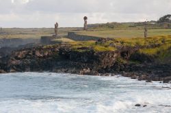 Moai sulla costa di Rapa Nui sull'Isola di Pasqua (Cile= - © Alberto Loyo / Shutterstock.com