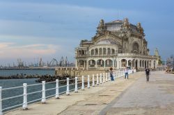 Molo e Casinò di Costanza Mar Nero Romania - © Photosebia / Shutterstock.com 