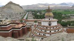 Monastero Tibetano a Lhasa, la capitale del Tibet, ...