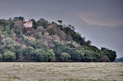 Monastero su isola del lago Tana, durante crociera ...
