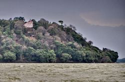 Monastero su isola del lago Tana, durante crociera