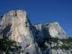 Le imponenti montagne calcareee dell'Ogliastra, lungo la costa est della Sardegna - © Monica Mereu