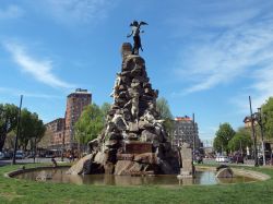 A Torino, in Piazza Statuto, sorge il Monumento al Traforo del Frejus. L'imponente scultura, che celebra l'impresa della realizzazione del tunnel, fu progettata da Marcello Panissera ...