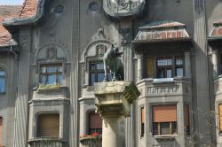 Il monumento in piazza della Rivoluzione a Timisoara  - © tony4urban / Shutterstock.com