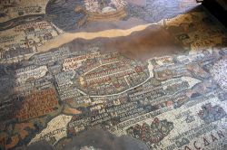 Il celebre Mosaico della mappa della Terra Santa: siamo all'interno della chiesa di Agios Georgios (San Giorgio) a Madaba, in Giordania