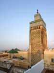 la Moschea Kairaouine, con il suo grande minareto: ci troviamo nella Medina di Fes in Marocco - © Freeshot / Shutterstock.com