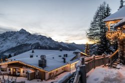 Natale in Alta Badia: luminarie natalizie a San Cassiano in Badia, Alto Adige - © Armin Huber / www.suedtirol.info 