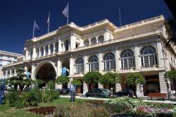 Palais de l'Europe a Menton in Francia, ci troviamo in Costa Azzurra, non distanti dal confine con l'Italia - © titus manea / Shutterstock.com