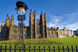 Palazzo dell'Assembea Generale (Assembly Hall) della Chiesa Scozzese a Edimburgo, Scozia  - © Heartland / Shutterstock.com