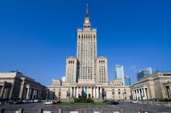 Il Palazzo della Cultura e della Scienza di Varsavia (Palac Kultury i Nauki): è uno dei simboli della capitale nonchè della Polonia comunista - © Artur Bogacki / Shutterstock.com ...
