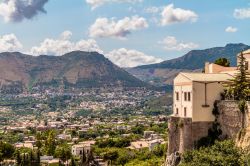 Panorama di Monreale, con vista sulla celebre Conca d'Oro di Palermo - © Andreas Zerndl / Shutterstock.com