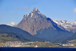 Panorama australe: una foto da Ushuaia, nella Terra del Fuoco dell'Argentina - © meunierd / Shutterstock.com