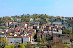 Panorama di Stoccarda, la bella città tedesca nel land del Baden-Wurttemberg, immersa tra boschi e vigneti a pochi passi dal corso del Neckar. Tutti i quartieri del centro sono accoglienti ...