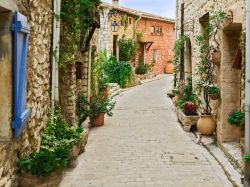 Passeggiare nel "village perché" di Tourrettes sur Loup, Francia - Per andare alla scoperta degli scorci panoramici più suggestivi di Tourrettes una bella passeggiata ...