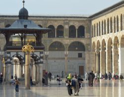 Patio della della Moschea degli Omayyadi a Damasco in Siria. Nel complesso religioso, posto a fianco della cittadella di Damasco si trova anche la tomba del Saladino - Foto di Monia Savioli