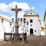 Una piazza del centro storico di Cordoba (Cordova). La città è famosa per i suoi monumenti come la celebre Mezquita e per i suoi cortili ricchi di fiori (Patio). E' una delle ...