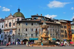 Piazza Duomo, Trento - Considerata una delle più belle piazze urbane del mondo, nel passato fu anche chiamata Piazza Grande, Piazza Italiana e Piazza Cesare Battisti. Cuore del centro ...