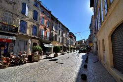 La centrale Place du Marche si trova davanti al municipio di Tarascon in Francia