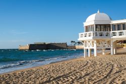 Playa la Caleta e forte di Cadice in Spagna - © Elisa Locci / Shutterstock.com