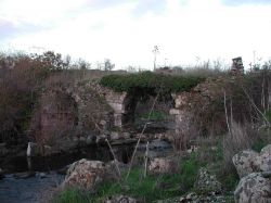 Ponte Oinu, un'antica costruzione in pietra a Pozzomaggiore (Sardegna) - © Alessionasche1990 - Wikipedia