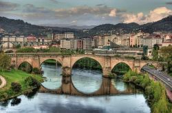 Il Ponte Romano ad Ourense in Spagna- © Victor Hermida, CC BY 2.0, Wikipedia