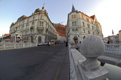 Ponte principale di Lubiana: attraversa il fiume Ljubljanica della Slovenia - © Blaz Kure / Shutterstock.com